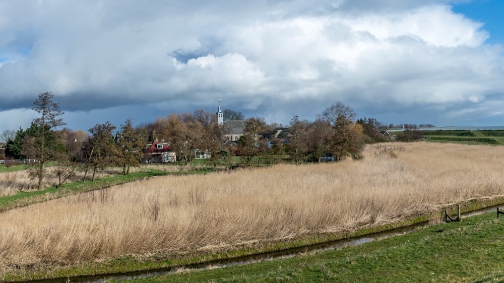 zuiderdijk (achtergrond: Oosterleek)