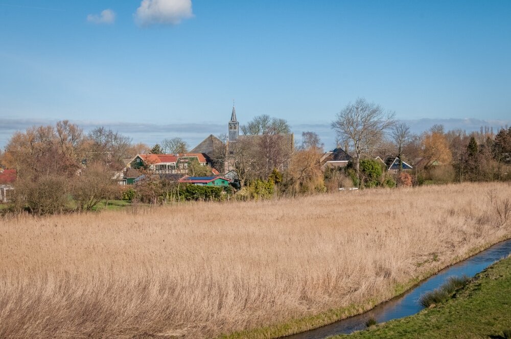 zuiderdijk (achtergrond: Oosterleek)